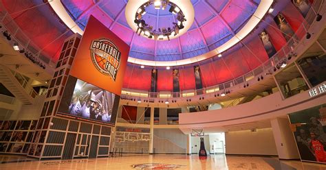 phil jackson|The Naismith Memorial Basketball Hall of Fame :: Phil Jackson.